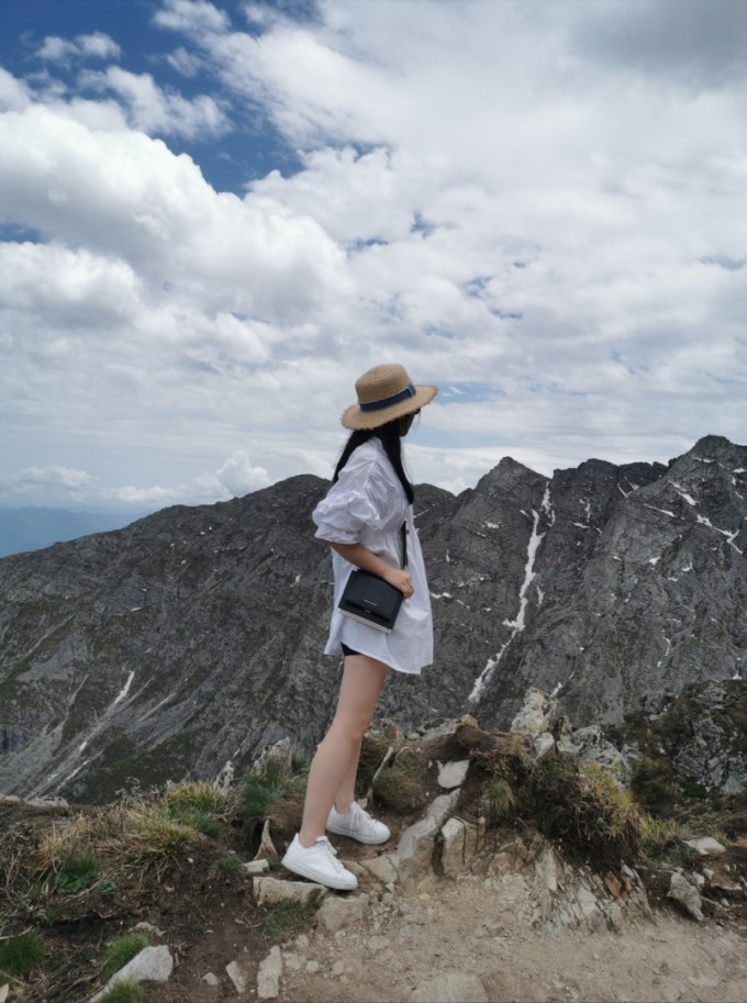 最新登山游记，踏足巅峰的壮丽之旅探索纪实